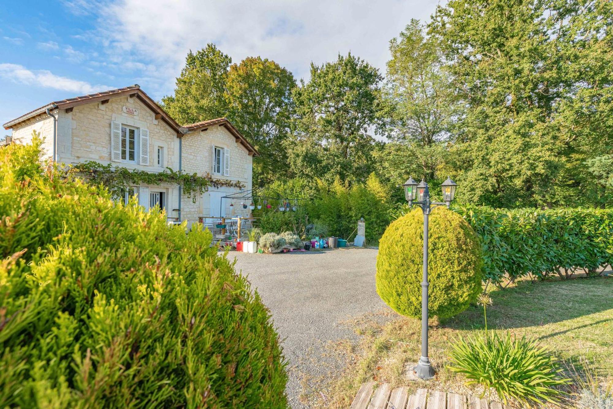 Saint-Simon-de-BordesPonsアパートメント エクステリア 写真